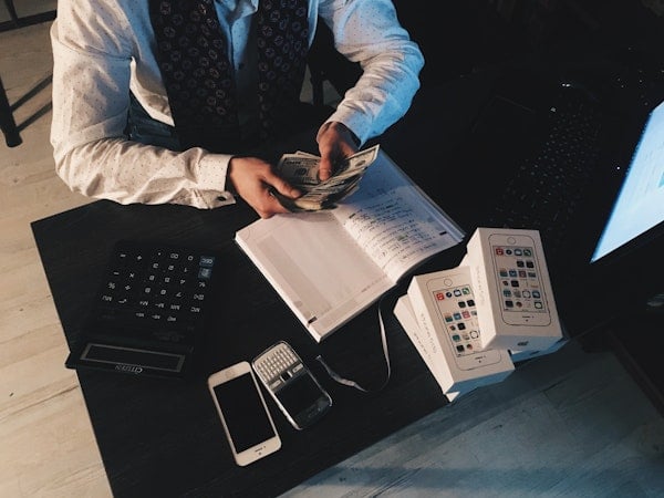 Benefits of Outsourcing Payroll for SMEs